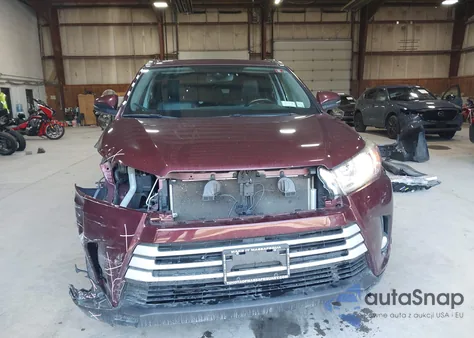 2018 Toyota Highlander Xle z USA, uszkodzony, nr VIN 5TDJZRFH1JS848270